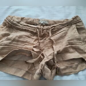 GUESS tan linen shorts